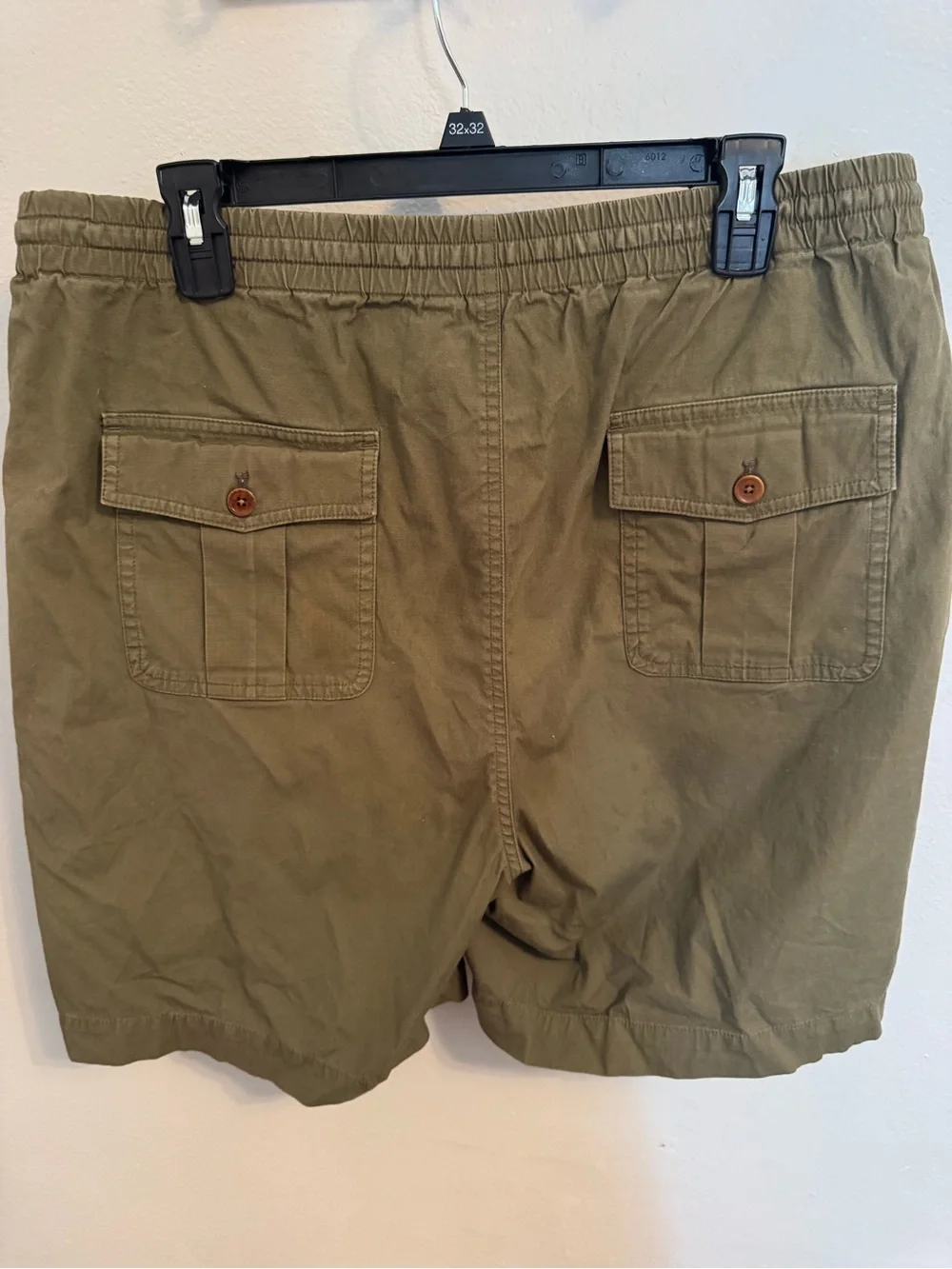 Brooks Brothers Men’s Large Olive Green Drawstring Pull On Shorts with pockets